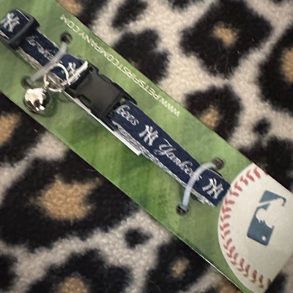 NWT New York Yankees adjustable cat collar - Picture 2 of 10